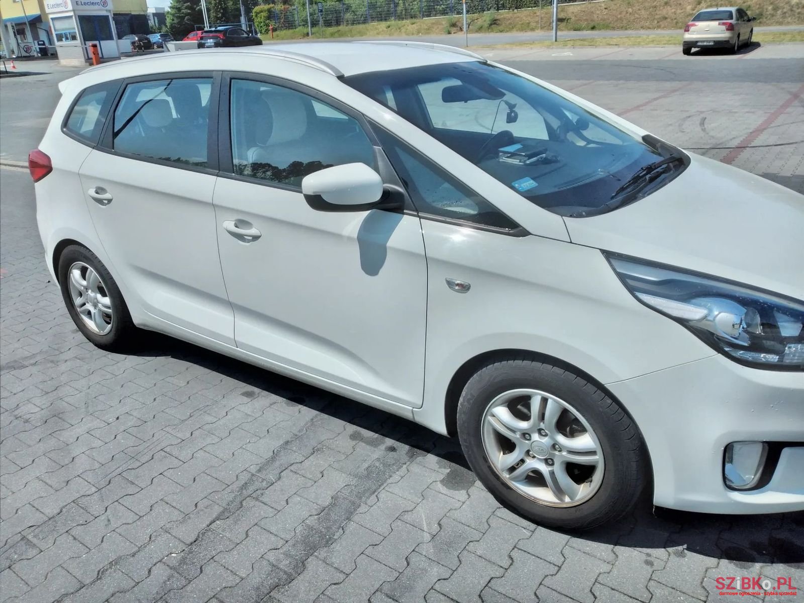 2013' Kia Carens photo #4