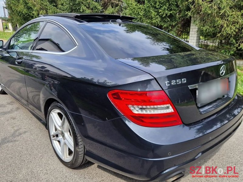 2011' Mercedes-Benz C-Class 250 Coupe photo #4