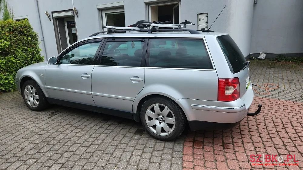 2001' Volkswagen Passat photo #3