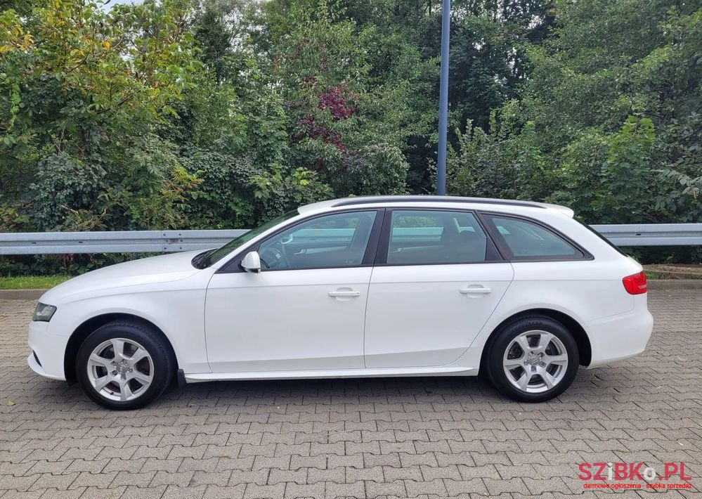 2011' Audi A4 Avant photo #3