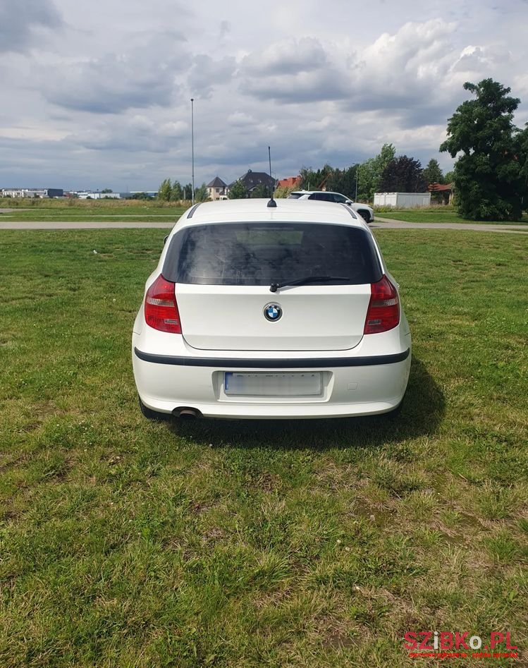 2010' BMW 1 Series photo #4