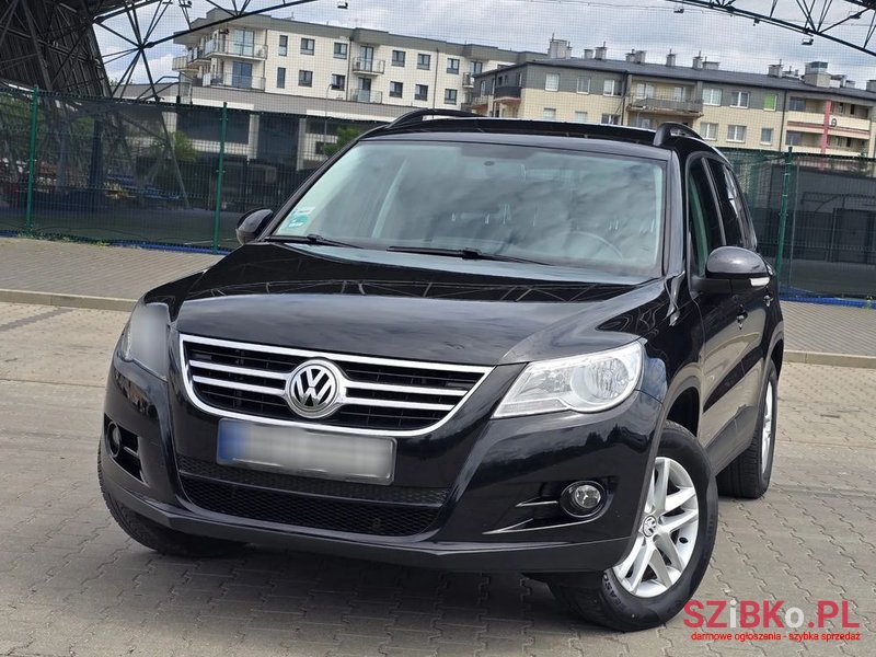 2011' Volkswagen Tiguan photo #1