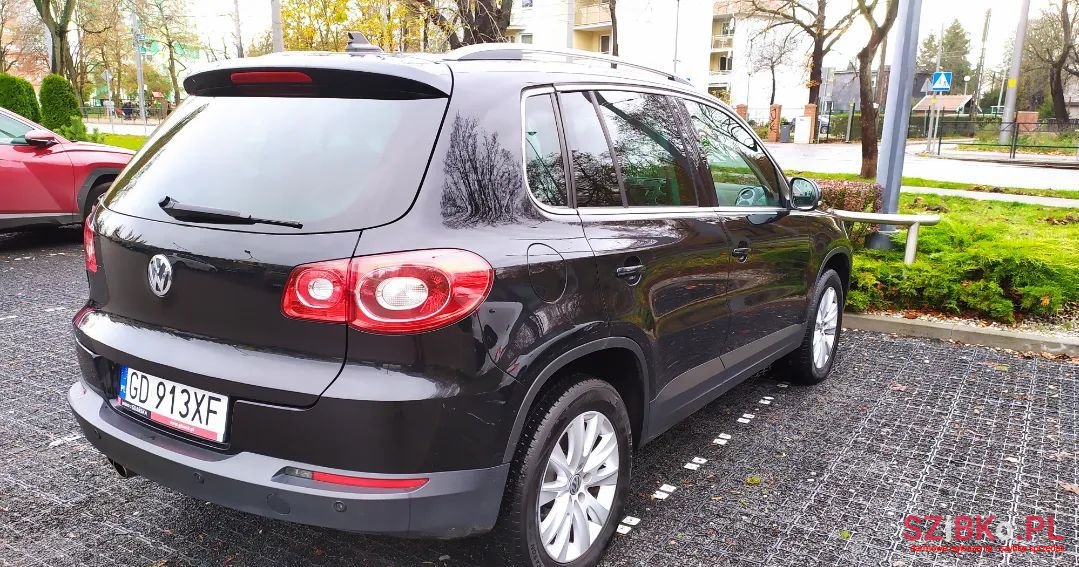 2011' Volkswagen Tiguan photo #3