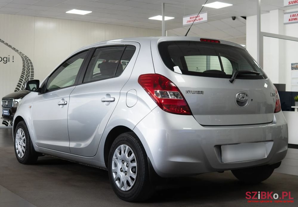 2009' Hyundai i20 1.2 Classic photo #4