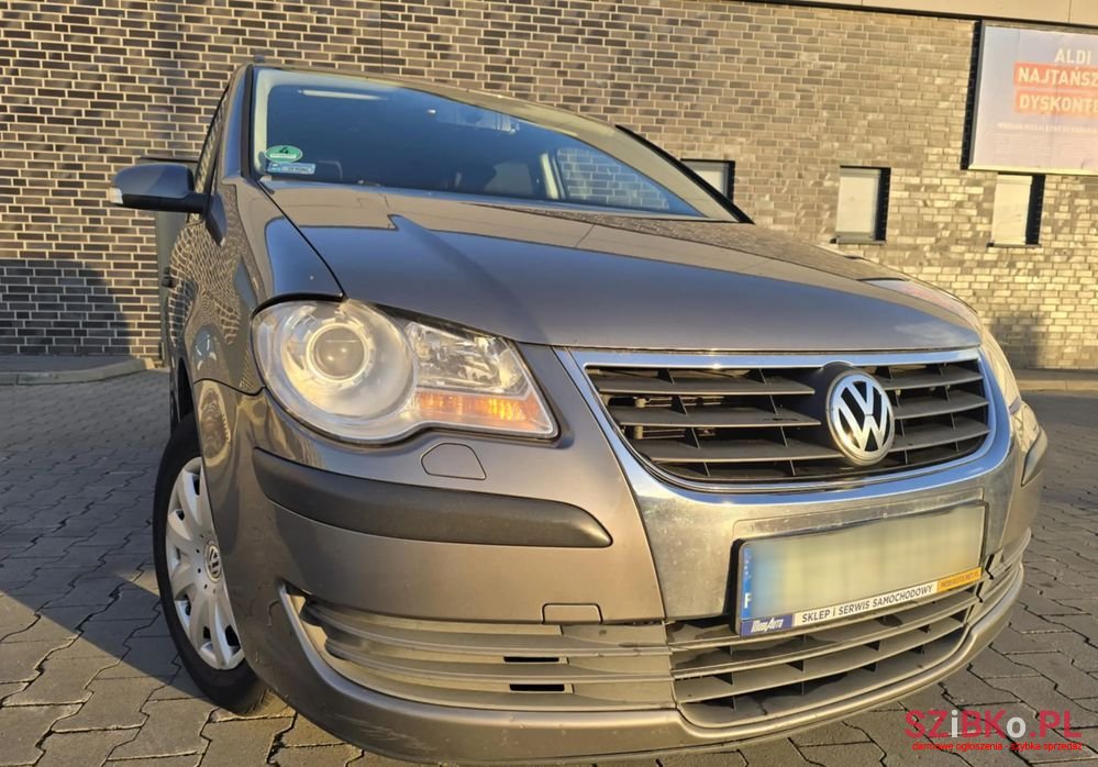 2008' Volkswagen Touran photo #3