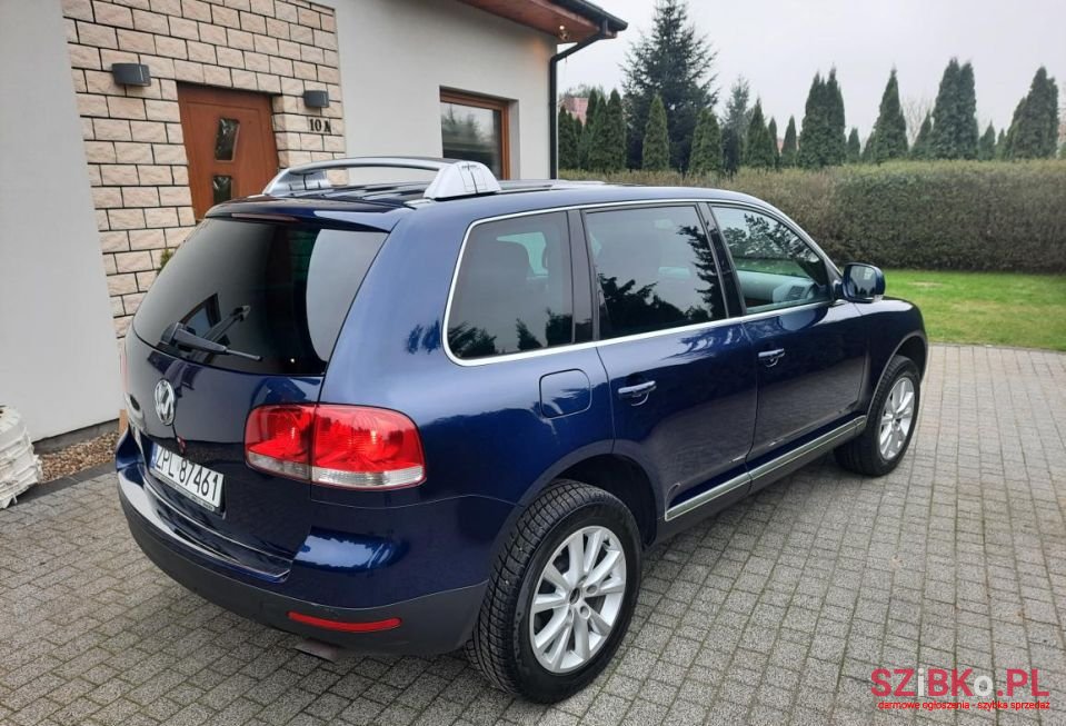 2004' Volkswagen Touareg photo #5
