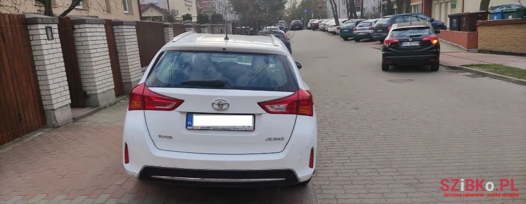 2015' Toyota Auris photo #2