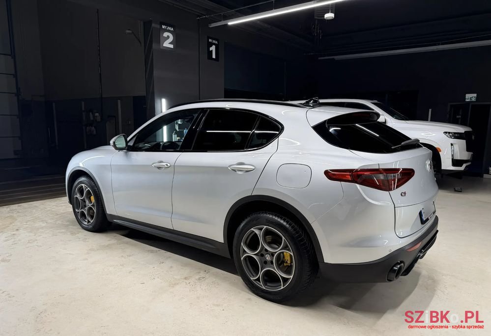 2018' Alfa Romeo Stelvio photo #4