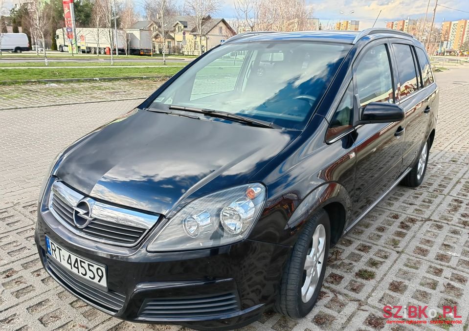 2005' Opel Zafira photo #1