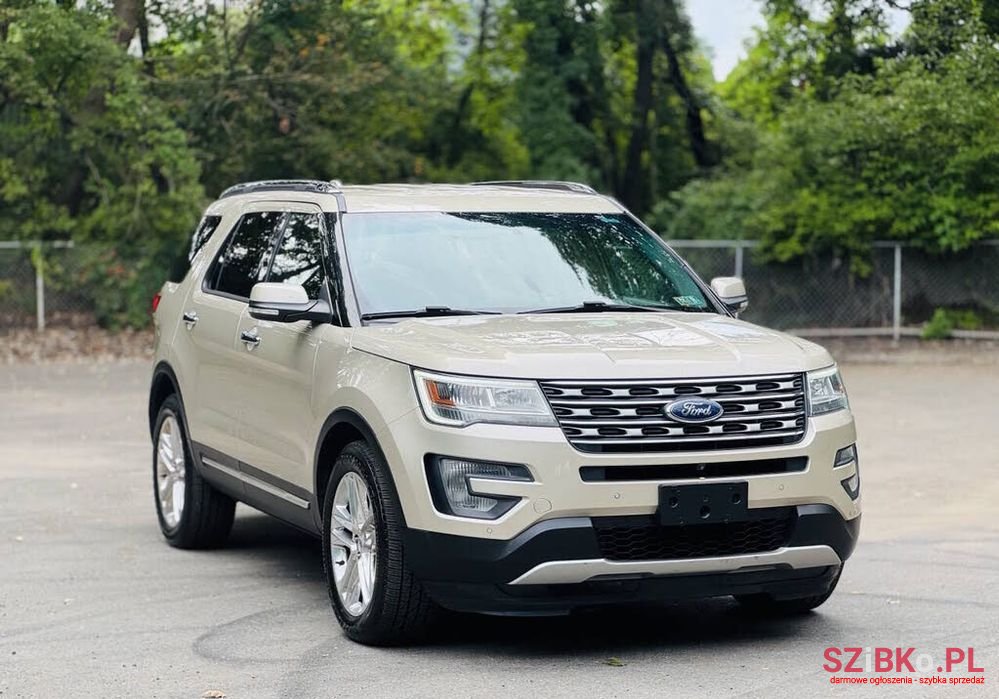 2018' Ford Explorer photo #3