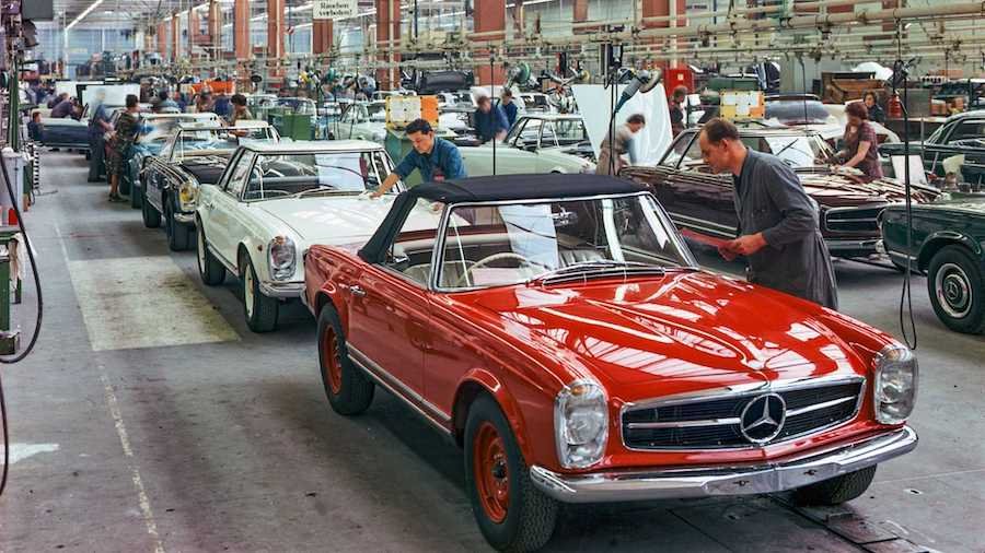 Mercedes Celebrates 230 SL's 60th Birthday By Reminiscing 1963