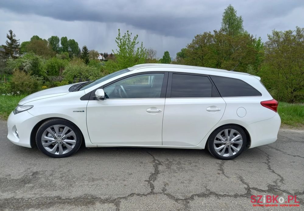 2013' Toyota Auris photo #1