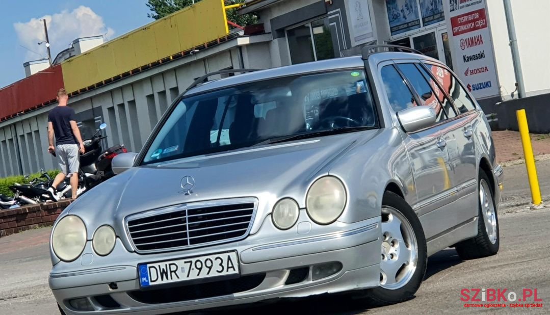 2001' Mercedes-Benz Klasa E photo #1