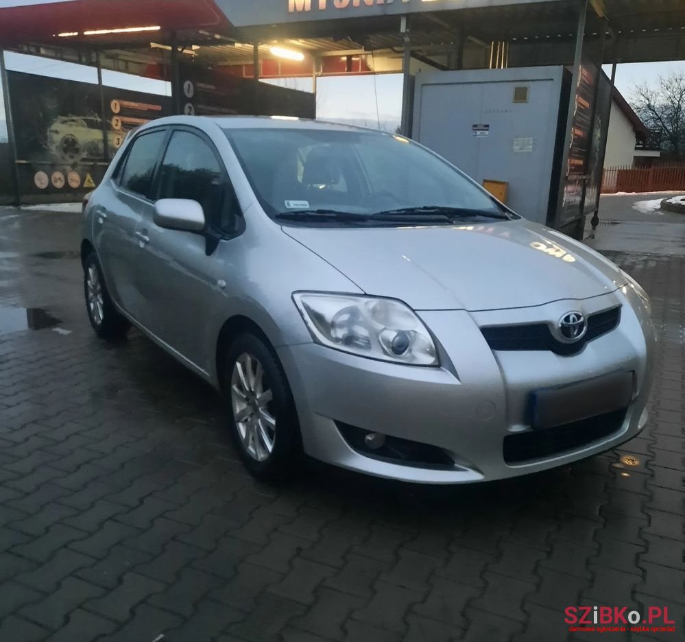 2007' Toyota Auris photo #2