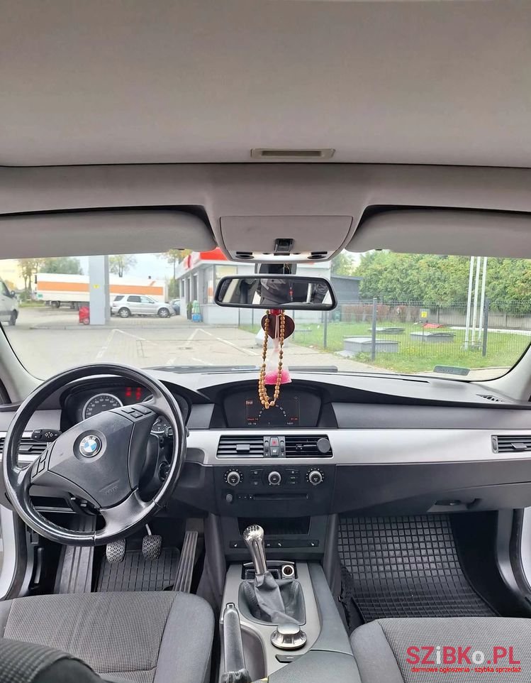 2004' BMW 5 Series 520I photo #6