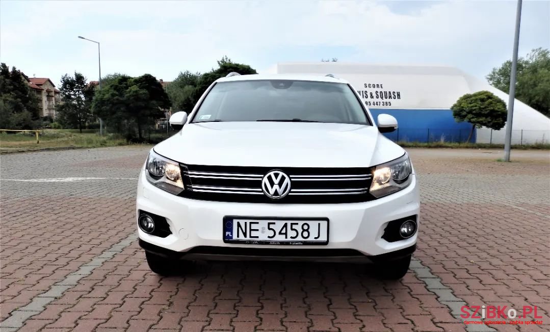 2011' Volkswagen Tiguan photo #2