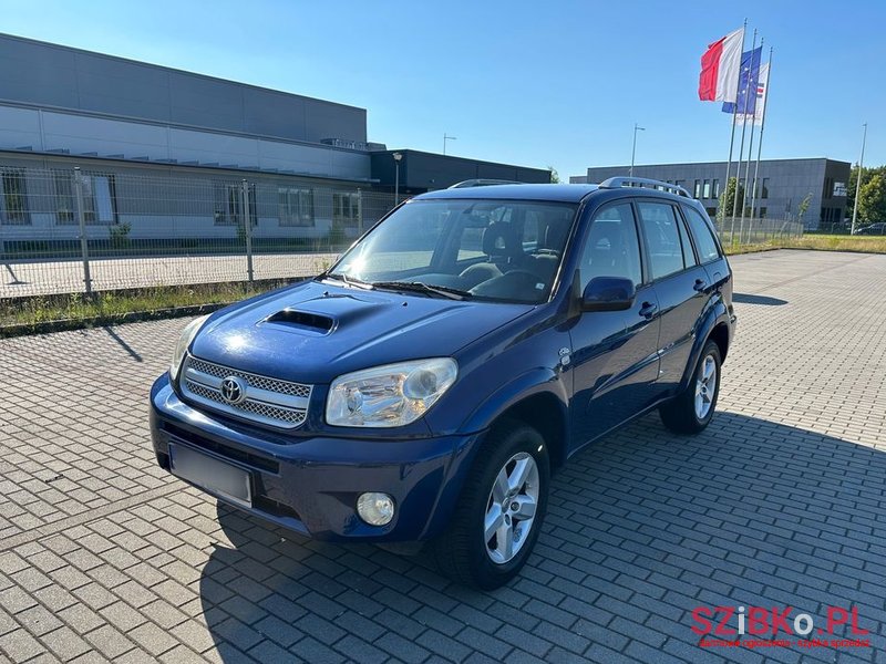 2004' Toyota RAV4 2.0 D-4D 4X4 photo #2