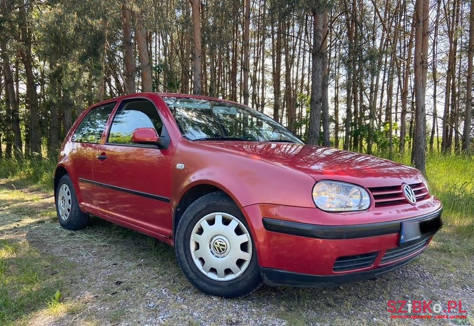 2002' Volkswagen Golf photo #2