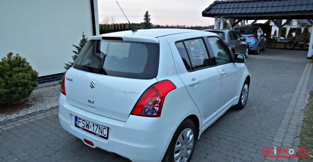 2009' Suzuki Swift photo #4