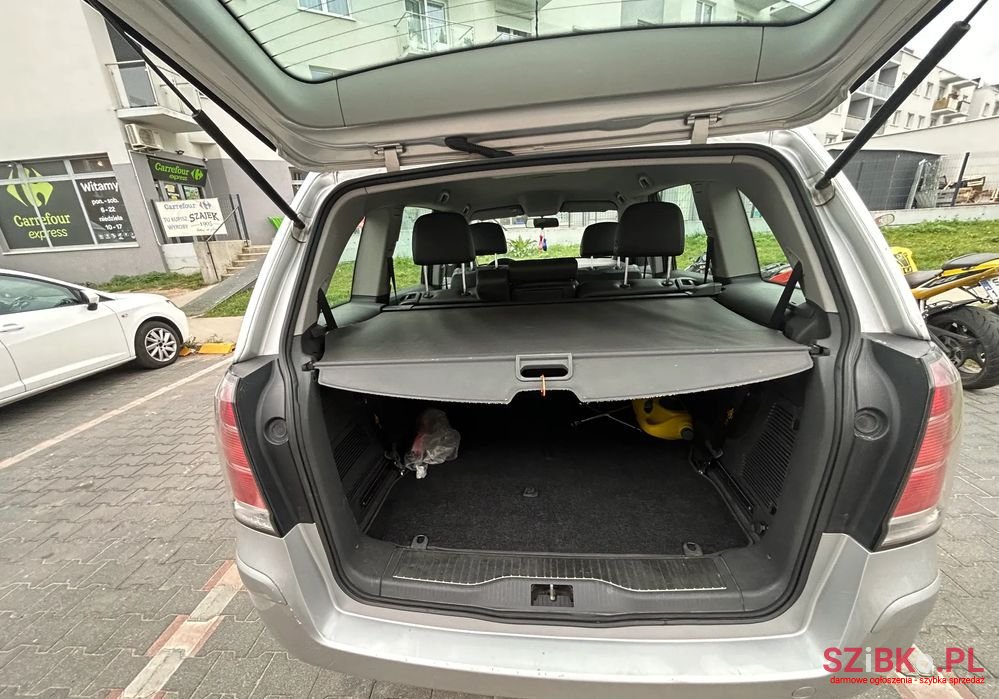 2006' Opel Zafira 1.9 Cdti Elegance photo #2