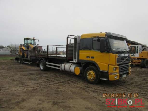 2000' Volvo photo #2