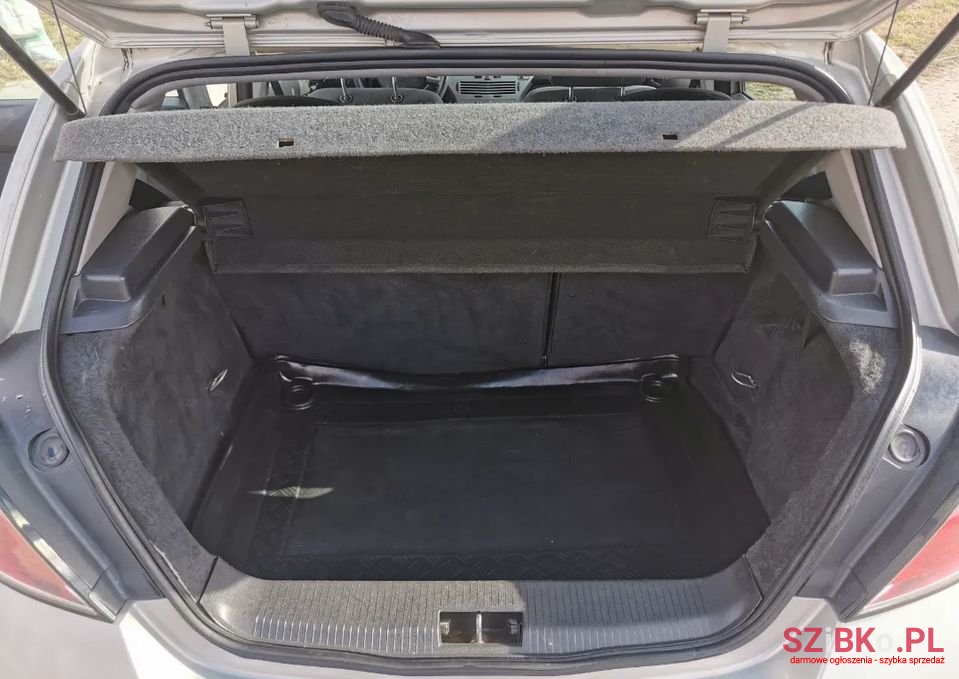 2010' Opel Astra photo #6