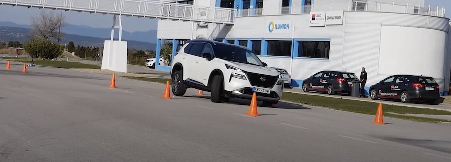 Watch Nissan X-Trail e-Power Hybrid Understeer Through The Moose Test