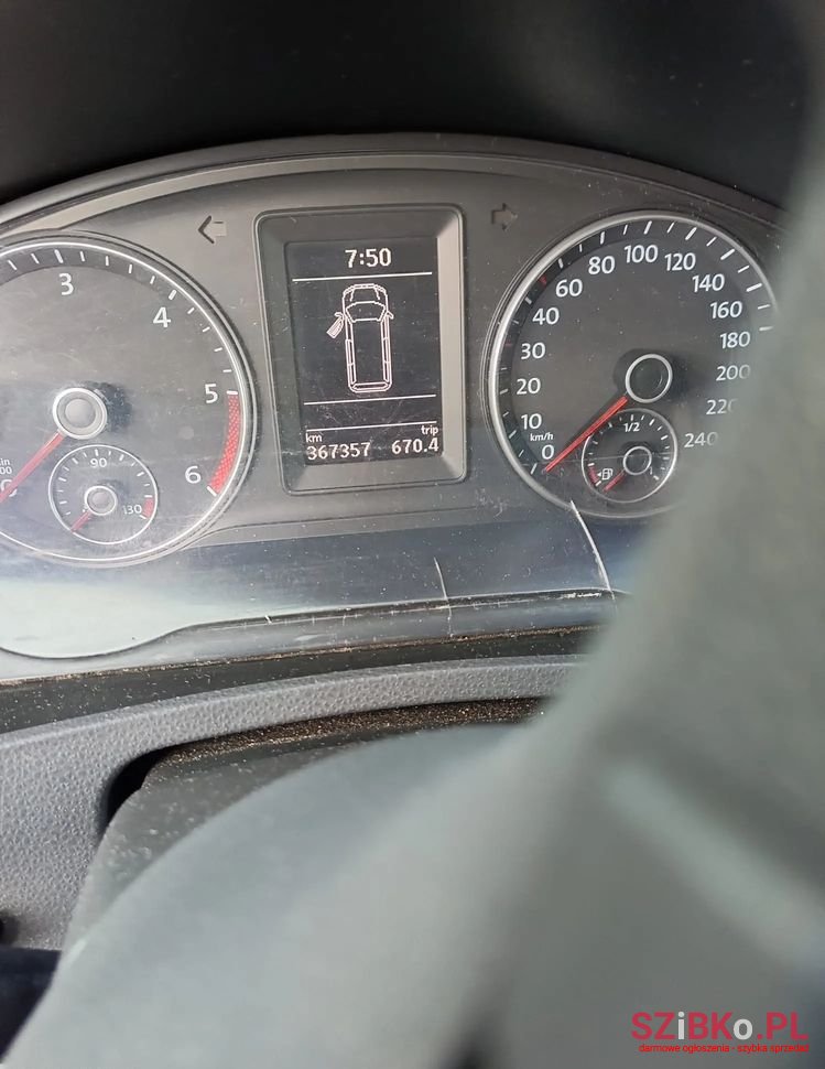 2011' Volkswagen Transporter photo #2