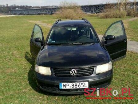 2000' Volkswagen Passat photo #2