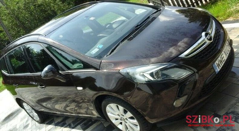 2015' Opel Zafira photo #1