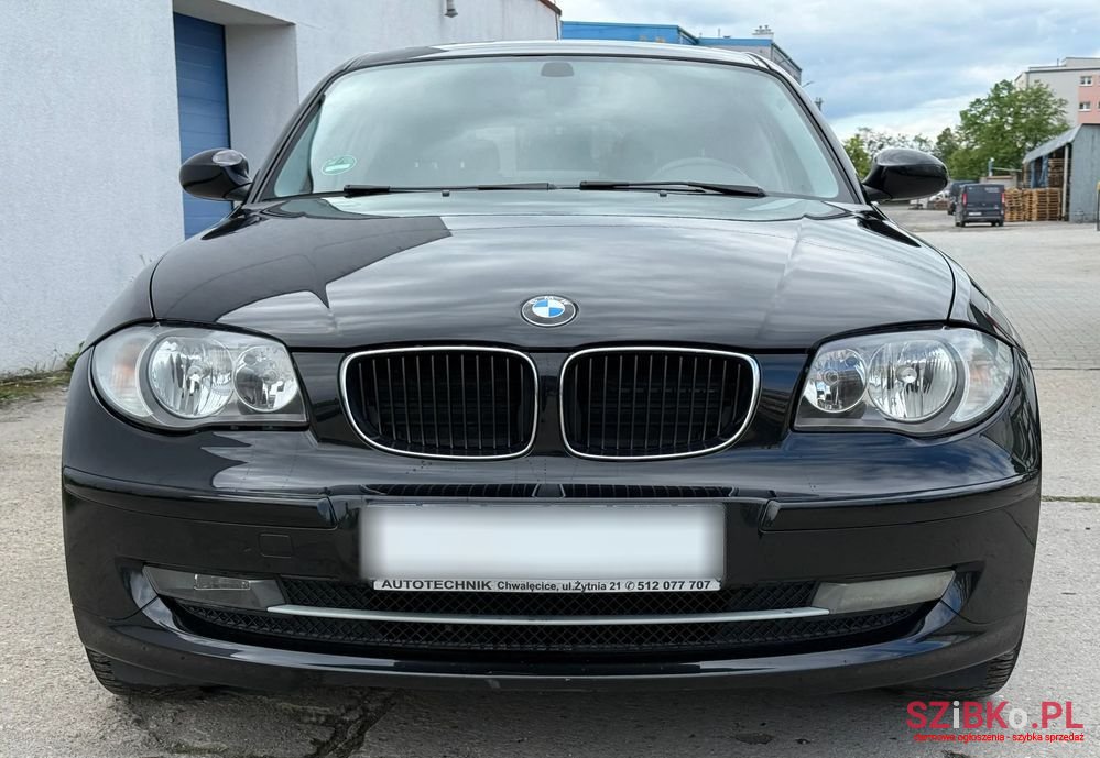 2008' BMW 1 Series 118I photo #3