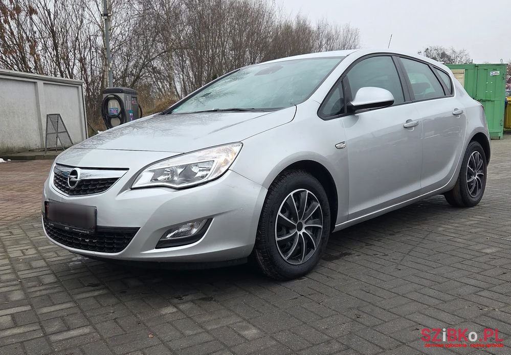 2010' Opel Astra 1.6 Active photo #1