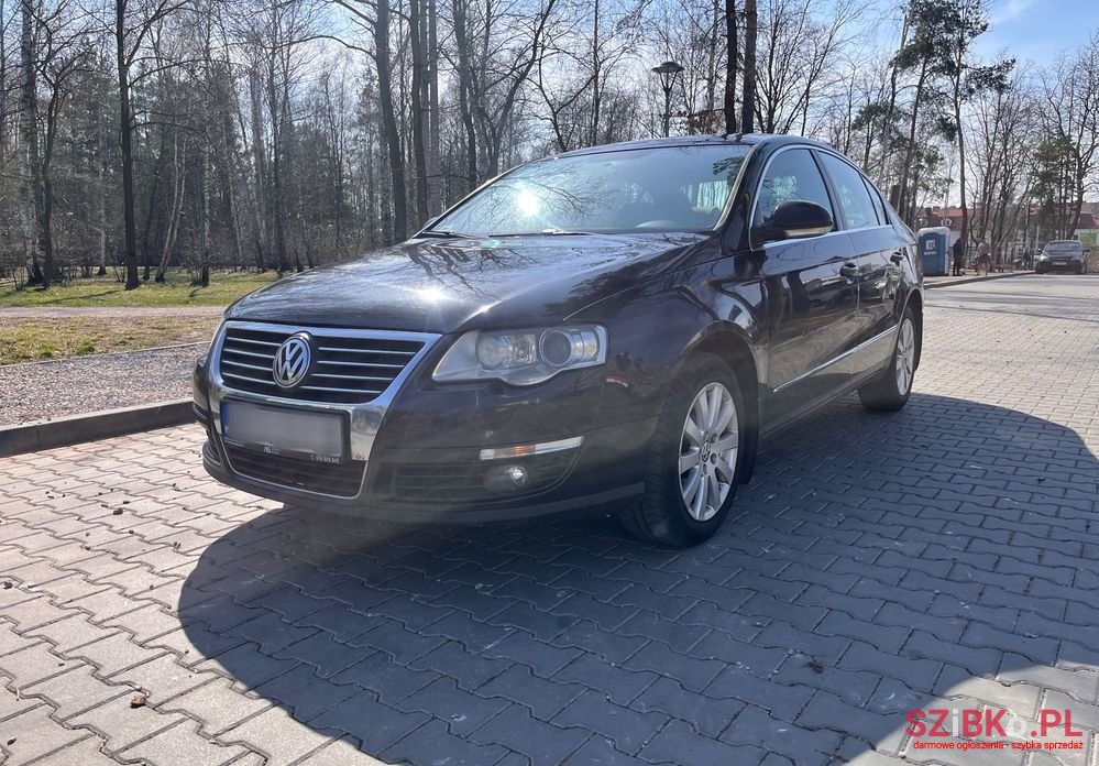 2008' Volkswagen Passat photo #2