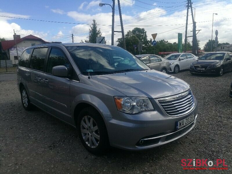 2016' Chrysler Town Country photo #1