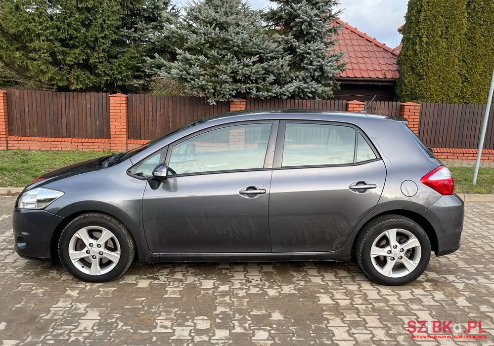 2011' Toyota Auris 2.0 D-4D photo #2