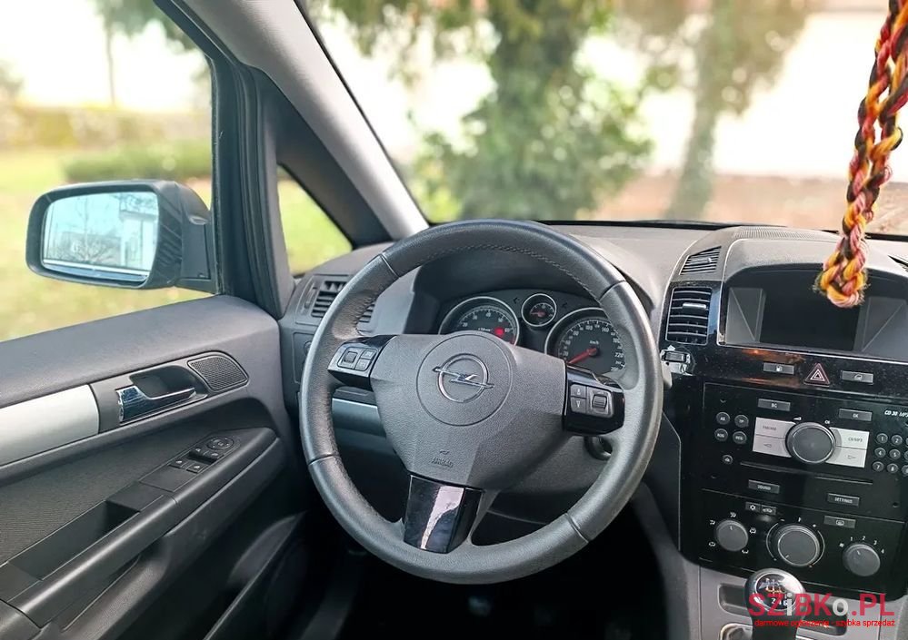 2011' Opel Zafira photo #6