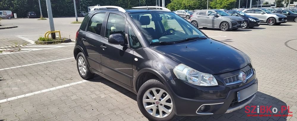 2010' Fiat Sedici photo #1