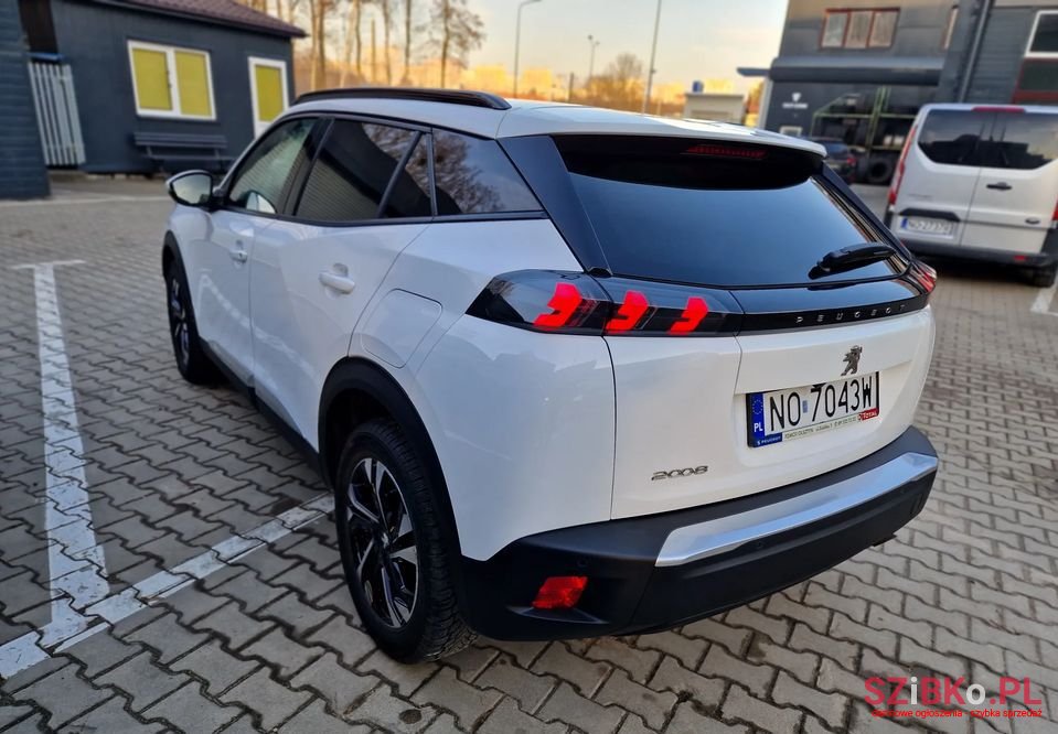 2020' Peugeot 2008 photo #6