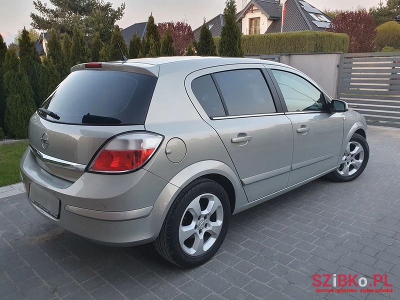 2005' Opel Astra photo #3