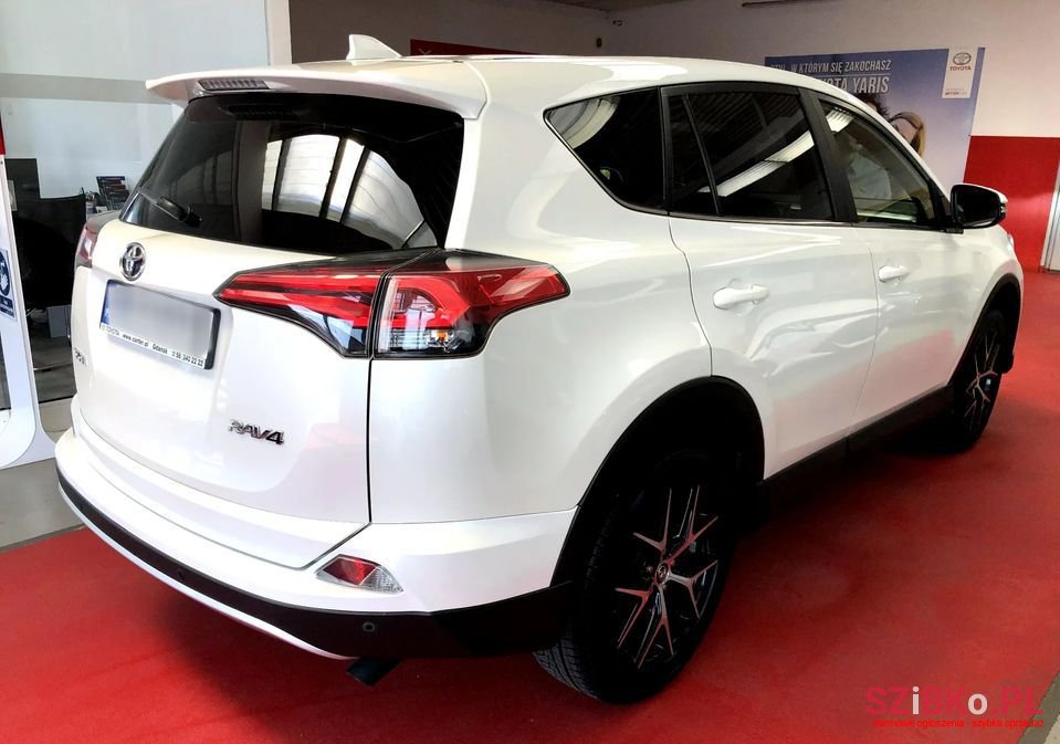 2017' Toyota RAV4 photo #5