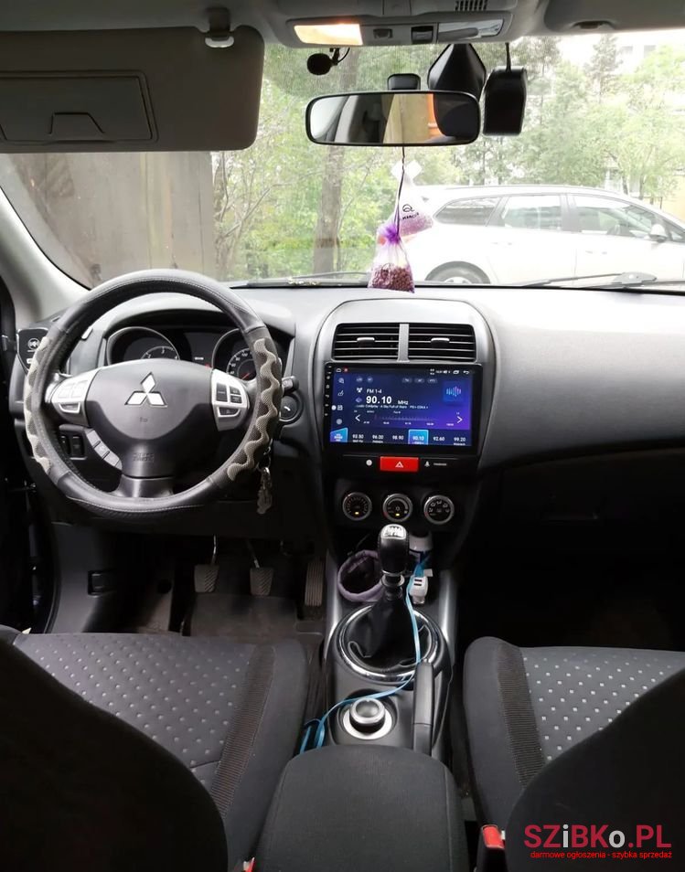 2011' Mitsubishi ASX photo #4