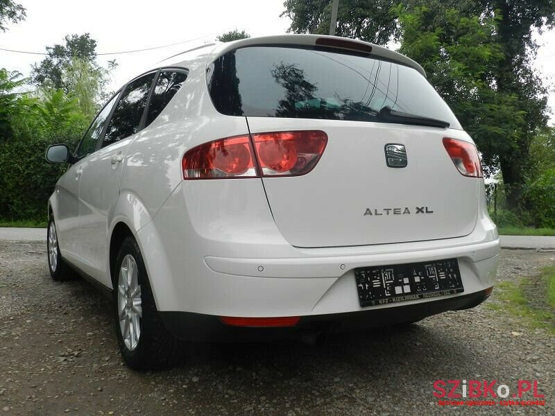 2010' SEAT Altea XL photo #4