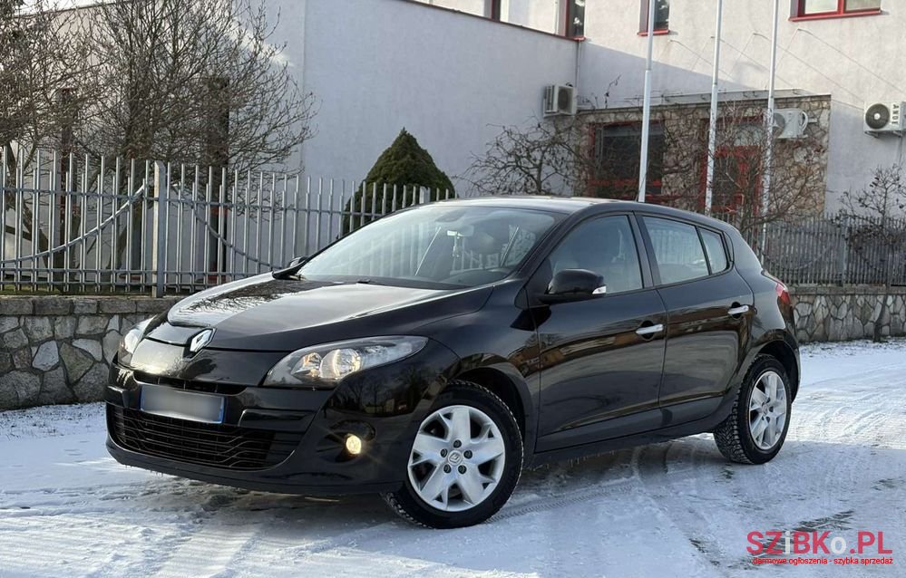 2011' Renault Megane photo #1