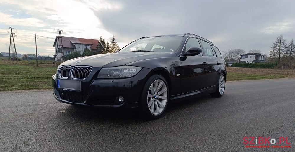 2011' BMW 3 Series 330D photo #2