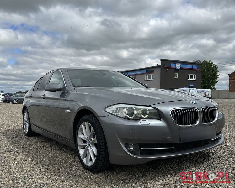 2011' BMW 5 Series photo #2
