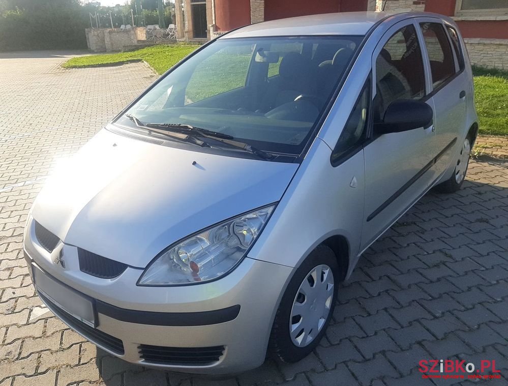 2006' Mitsubishi Colt photo #1