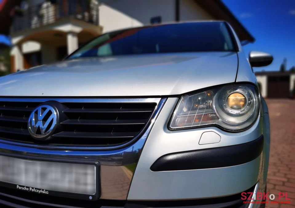 2010' Volkswagen Touran photo #3