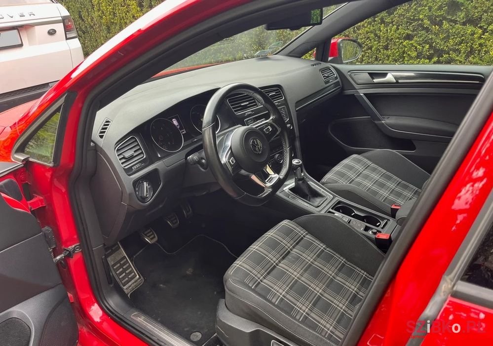 2013' Volkswagen Golf photo #2