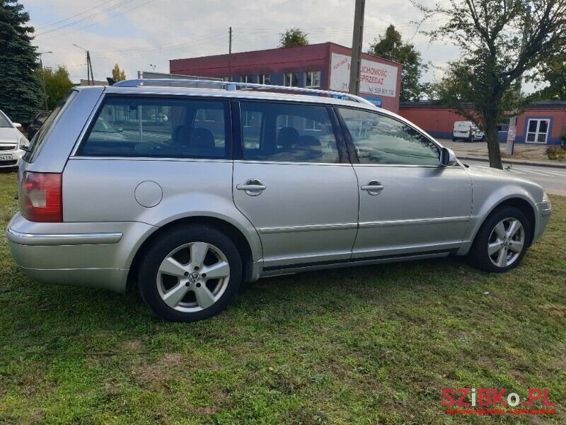 2004' Volkswagen Passat photo #5