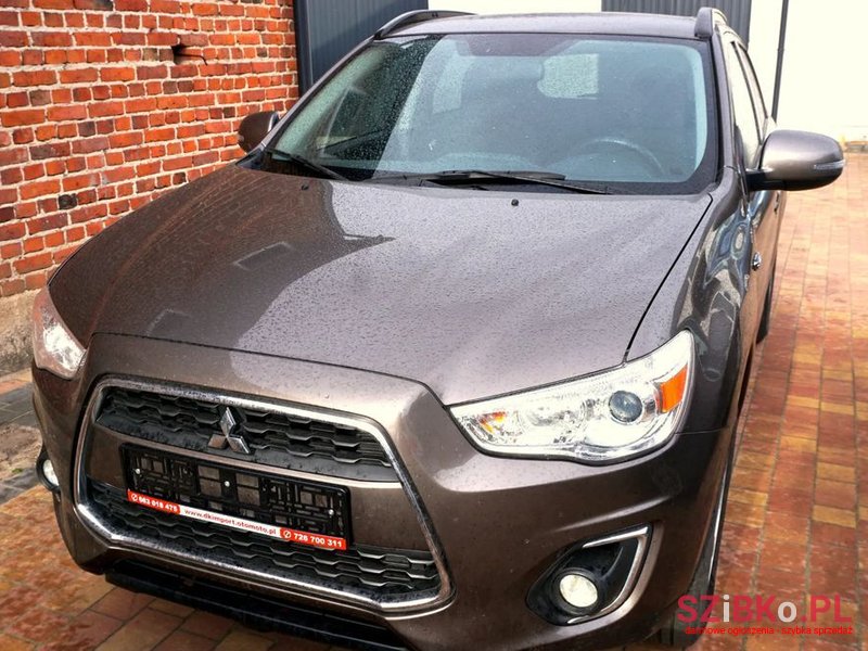 2015' Mitsubishi ASX photo #2